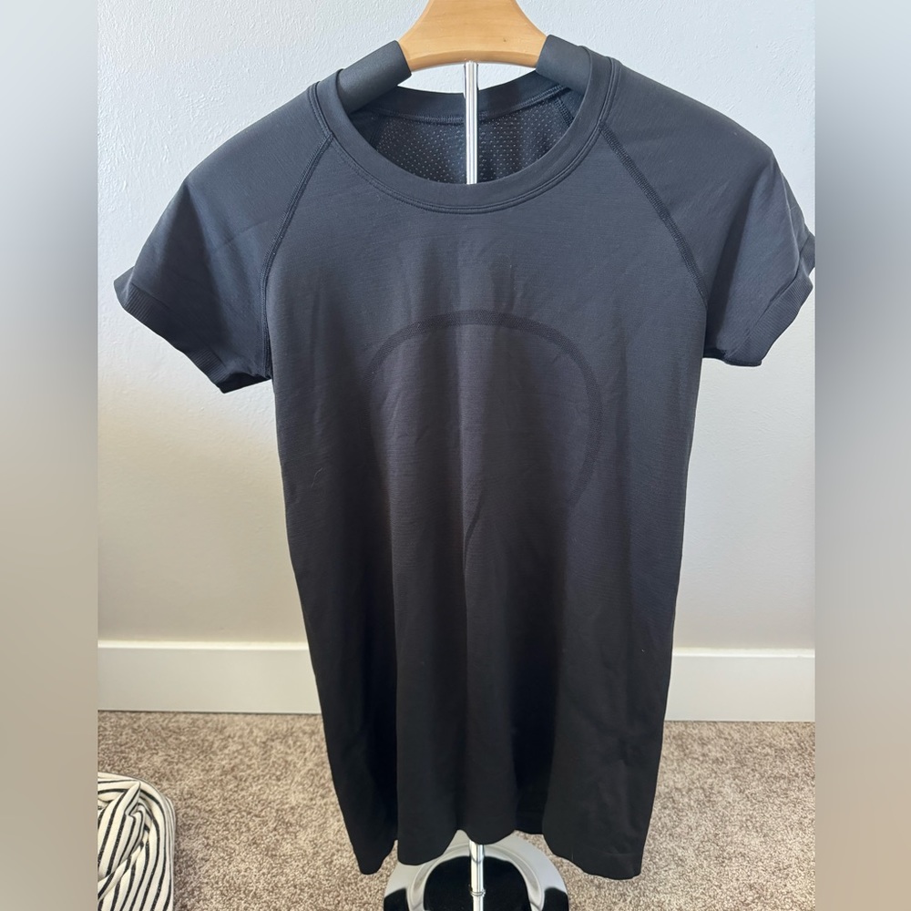 Lululemon black swiftly tee